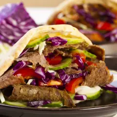 Ile jest kebabów w Polsce? Zaskakująca liczba miejsc z kebabami