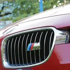 Znaczek M-Pakiet na grill BMW - wybierz idealny model i kolor