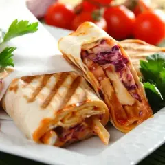 Co to jest dürüm kebab? Przygotowanie, składniki i różnice