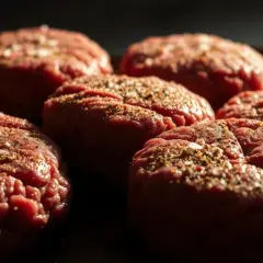 Jak smażyć burgery wołowe, aby były soczyste i pełne smaku