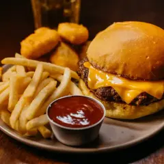 Jak usmażyć burgera na patelni, aby był soczysty i idealny