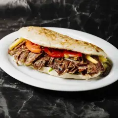 Ile kalorii ma kebab rollo? Zaskakujące różnice w kaloryczności