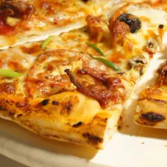 Ile kalorii ma mała pizza? Zaskakujące różnice w kaloryczności
