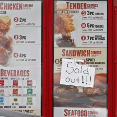 Popeyes ceny: menu z kurczakiem, skrzydełkami i napojami. Niektóre pozycje są wyprzedane.