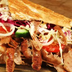 Czy kebab tuczy? Sprawdź kalorie i zdrowe alternatywy dla diety