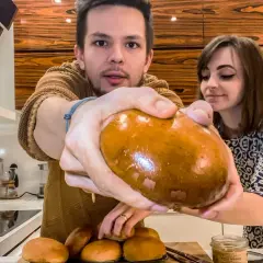 Gdzie kupić bułki maślane do burgerów? Odkryj najlepsze miejsca