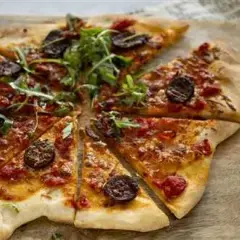 Ile gram ciasta na pizzę 30 cm? Odpowiednia waga dla idealnej pizzy