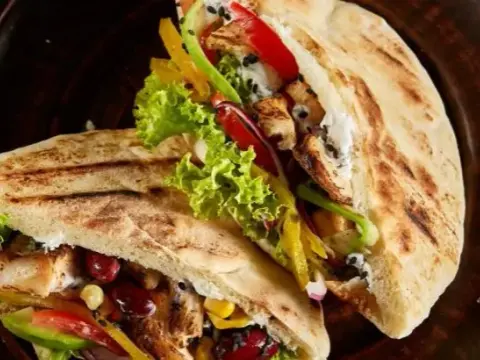 Ile kalorii ma mały kebab? Sprawdź, co wpływa na jego kcal