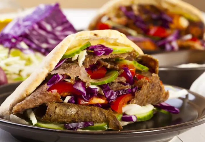 Ile jest kebabów w Polsce? Zaskakująca liczba miejsc z kebabami