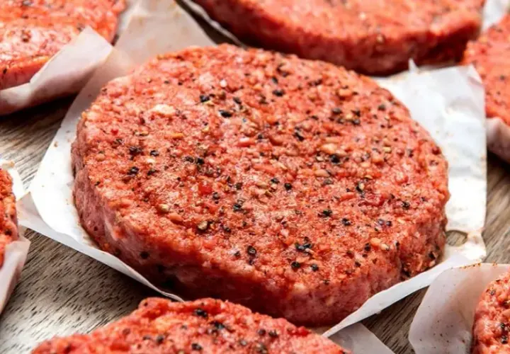 Co dodać do mięsa na burgery, aby zachwycić smakiem i soczystością