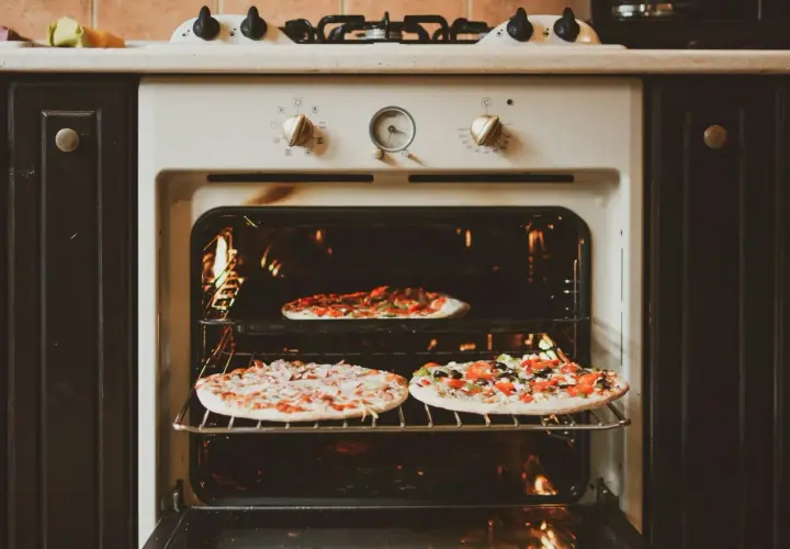 Ile czasu piecze się pizza? Odkryj sekrety idealnego pieczenia