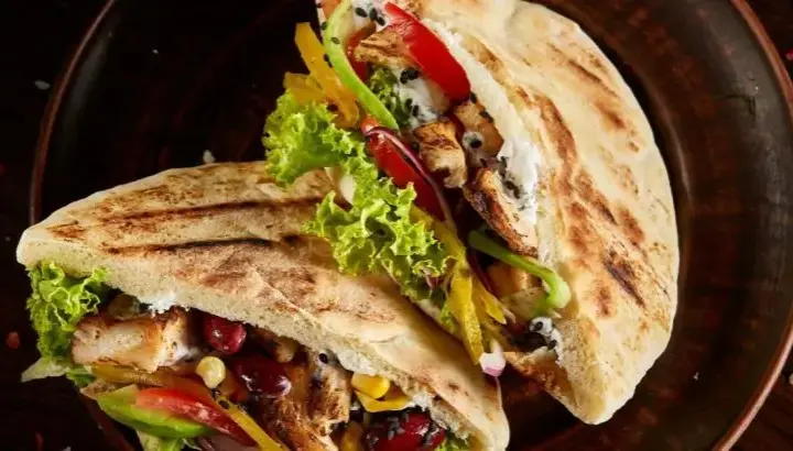 Ile kalorii ma mały kebab? Sprawdź, co wpływa na jego kcal