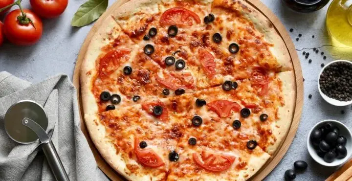 Szybka pizza bez drożdży - łatwy przepis na smaczny posiłek