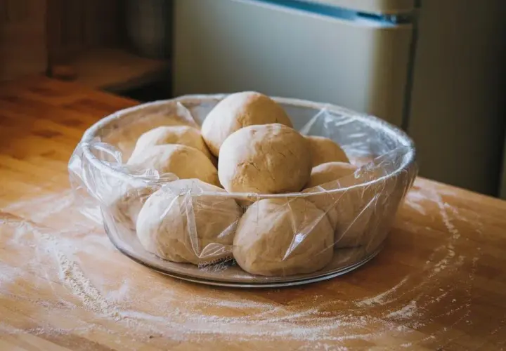 Jak rozmrozić ciasto na pizzę, aby zachować jego idealną jakość