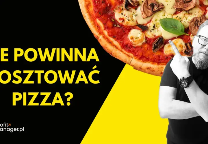 Mężczyzna w okularach wskazuje na pizzę z grzybami i mozzarellą.