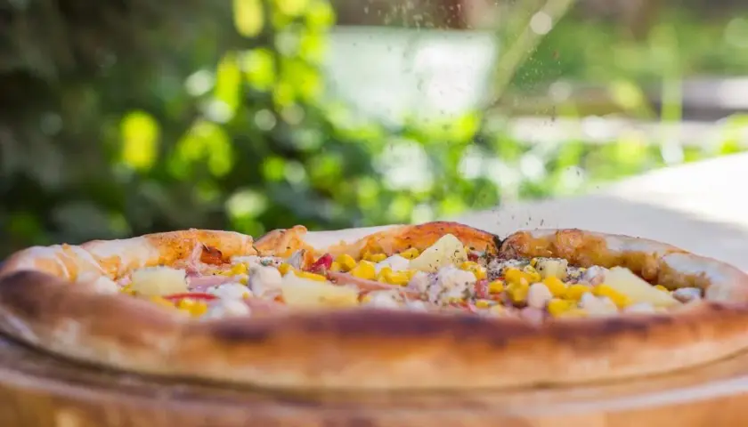 Kto wymyślił pizzę? Fascynująca historia jej powstania i twórcy