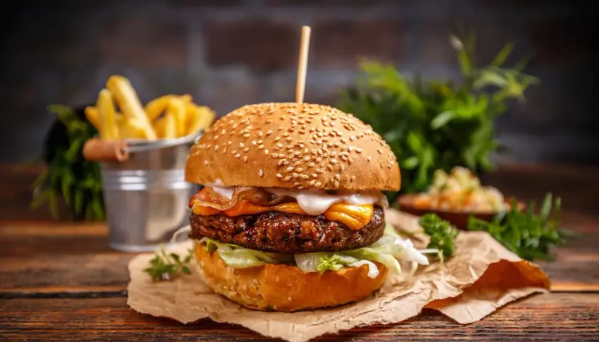 Jakie mięso wołowe na burgera? Odkryj najlepsze kawałki dla smaku