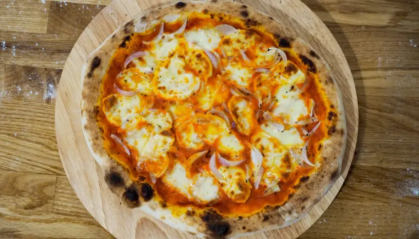 Jak zrobić pizzę neapolitańską – sekrety idealnego ciasta i składników