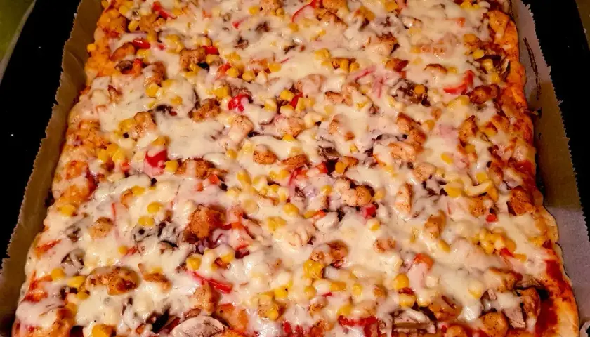 Jak się robi pizza - prosta receptura na idealne ciasto i sos
