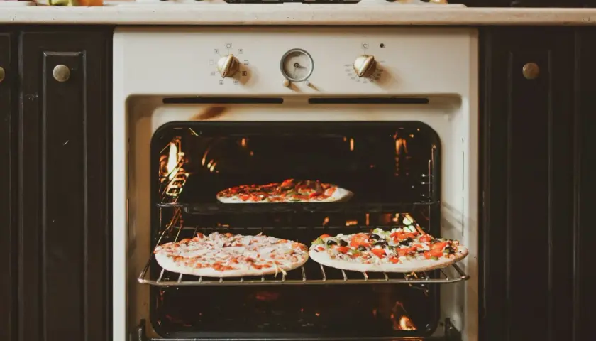 Ile czasu piecze się pizza? Odkryj sekrety idealnego pieczenia