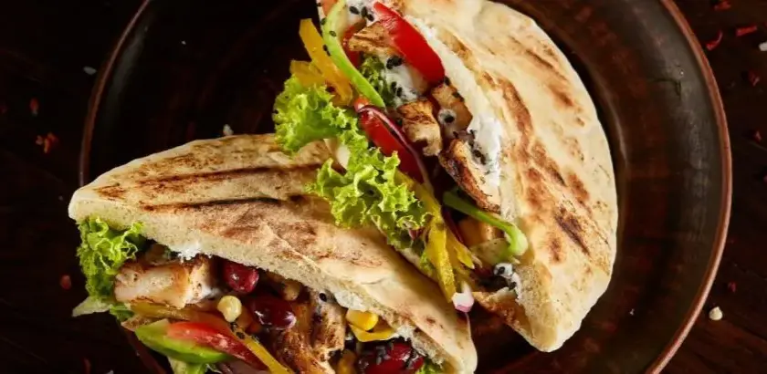 Ile kalorii ma mały kebab? Sprawdź, co wpływa na jego kcal