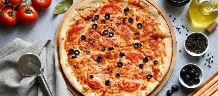 Szybka pizza bez drożdży - łatwy przepis na smaczny posiłek
