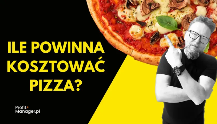 Mężczyzna w okularach wskazuje na pizzę z grzybami i mozzarellą.