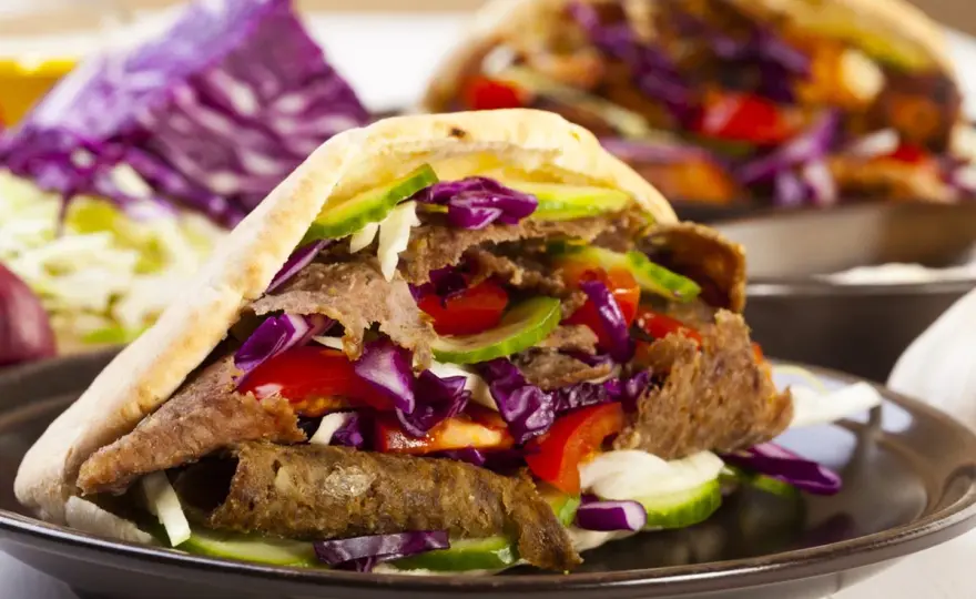Ile jest kebabów w Polsce? Zaskakująca liczba miejsc z kebabami