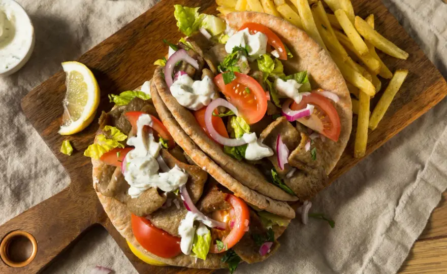 Gyros z kurczaka jak z Grecji? Sprawdź, jak go zrobić w domu!