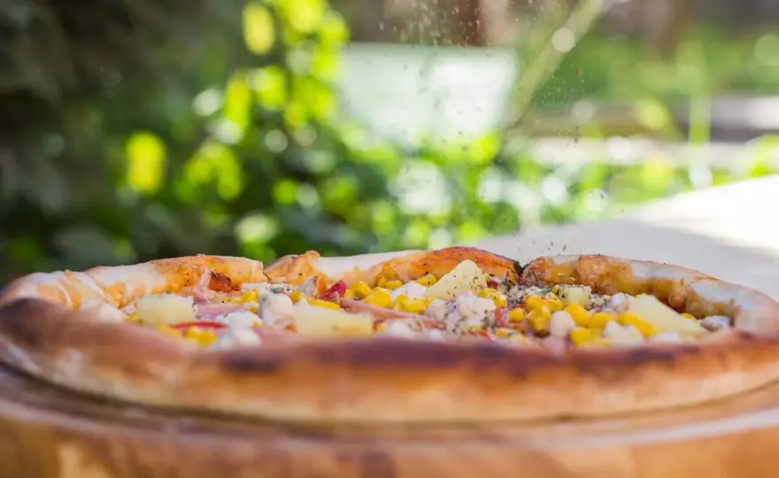Kto wymyślił pizzę? Fascynująca historia jej powstania i twórcy