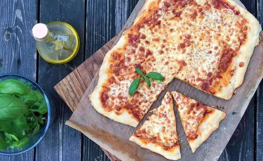 Pizza Margherita w domu - przepis, który naprawdę działa