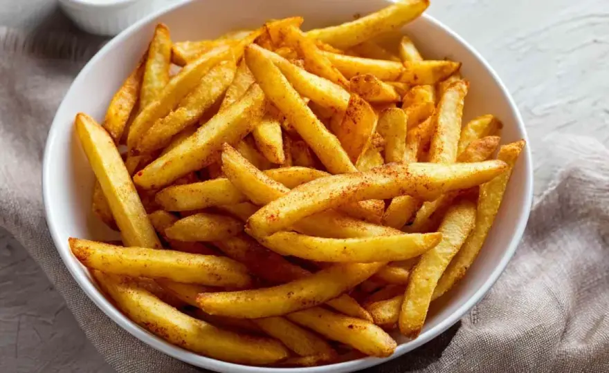 Ile smażyć frytki w frytkownicy - Jak uzyskać idealną chrupkość?