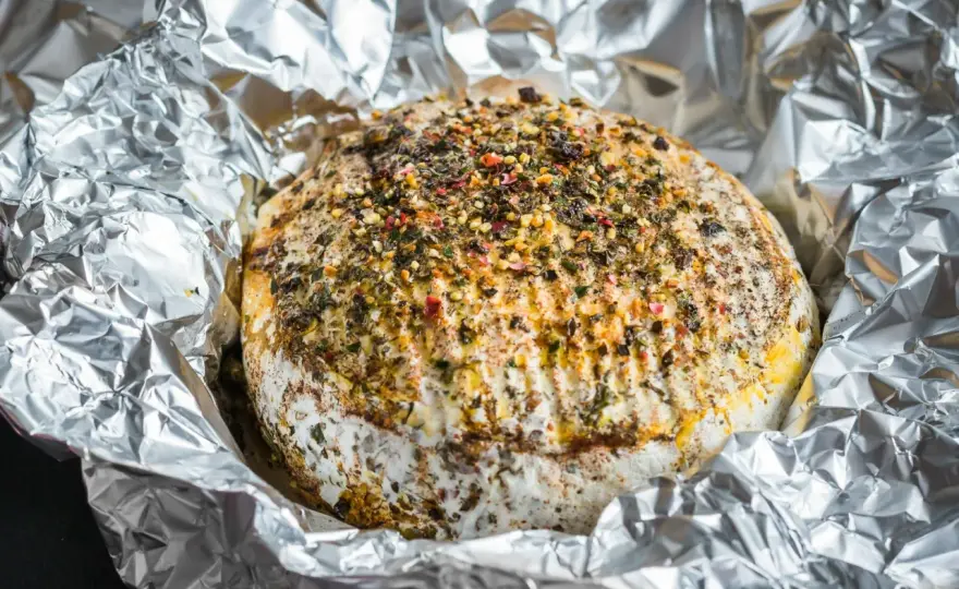 Jak zrobić camembert na grillu – prosty przepis na pyszne danie