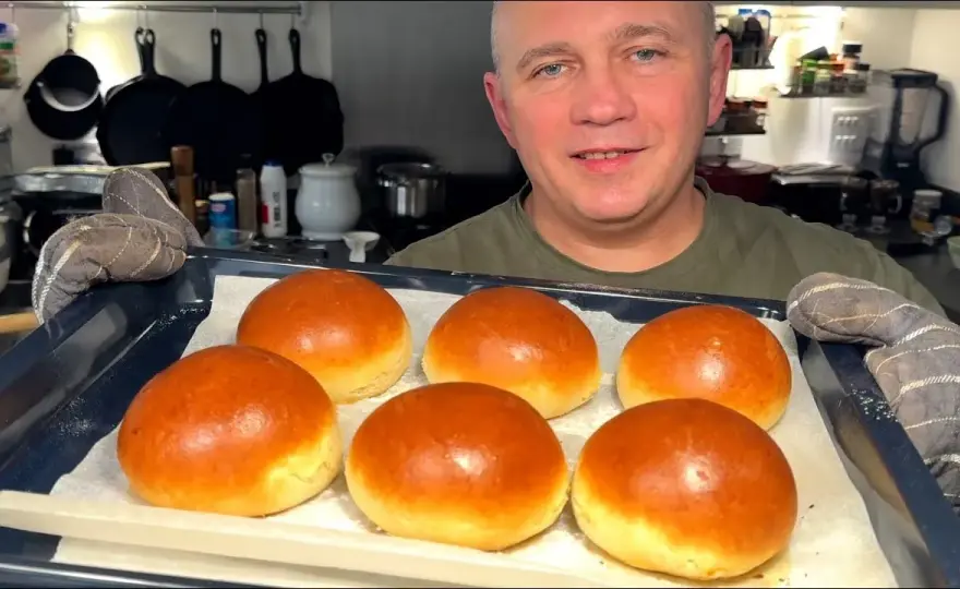 Jak upiec bułki do hamburgerów, które zachwycą Twoich gości