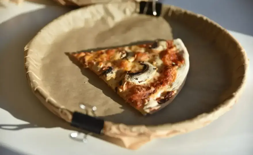 Pizza kcal - Ile kalorii ma kawałek i cała pizza?