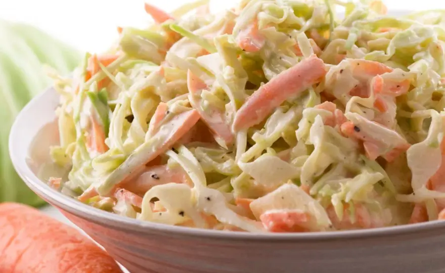 Coleslaw - oryginalny przepis na idealną surówkę!