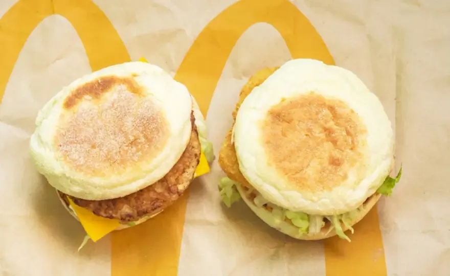 Śniadania McDonald's - Menu, Godziny, Ceny. Co wybrać?