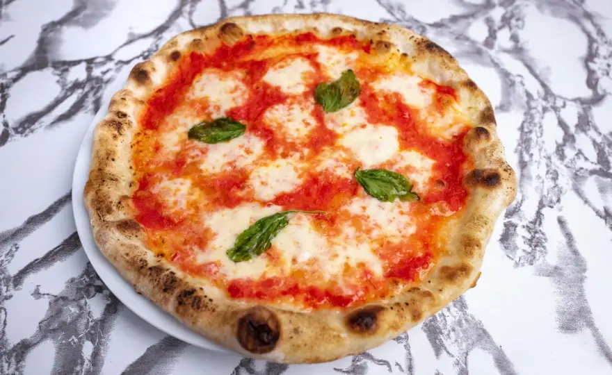 Ile sera na pizzę? Odpowiednia ilość dla idealnego smaku