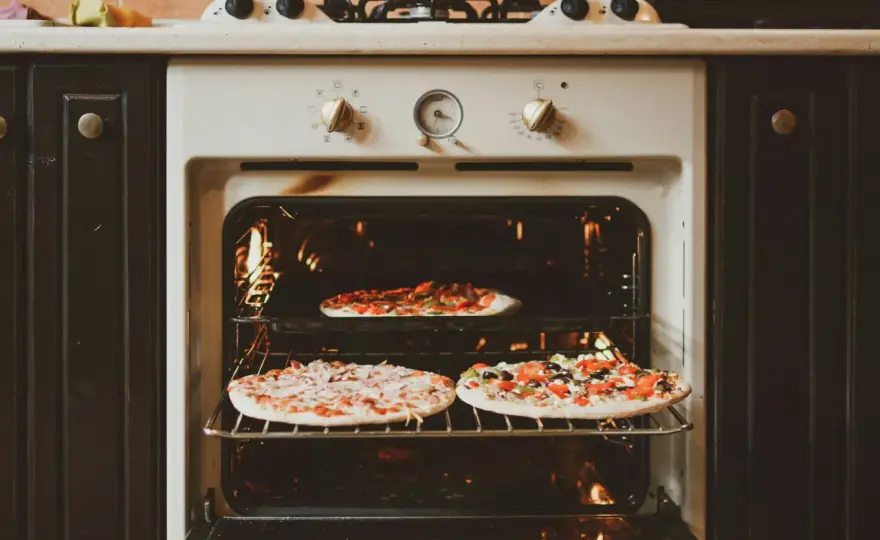 Ile czasu piecze się pizza? Odkryj sekrety idealnego pieczenia