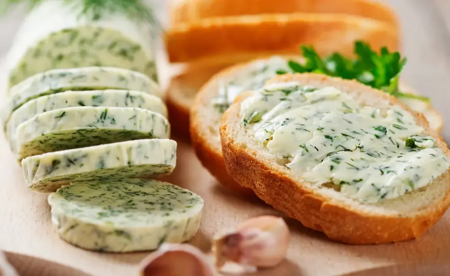 Masło czosnkowe - przepis idealny? Zrób je w 10 minut!