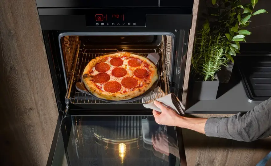 W jakiej temperaturze piec pizzę w piekarniku elektrycznym, aby była idealna?
