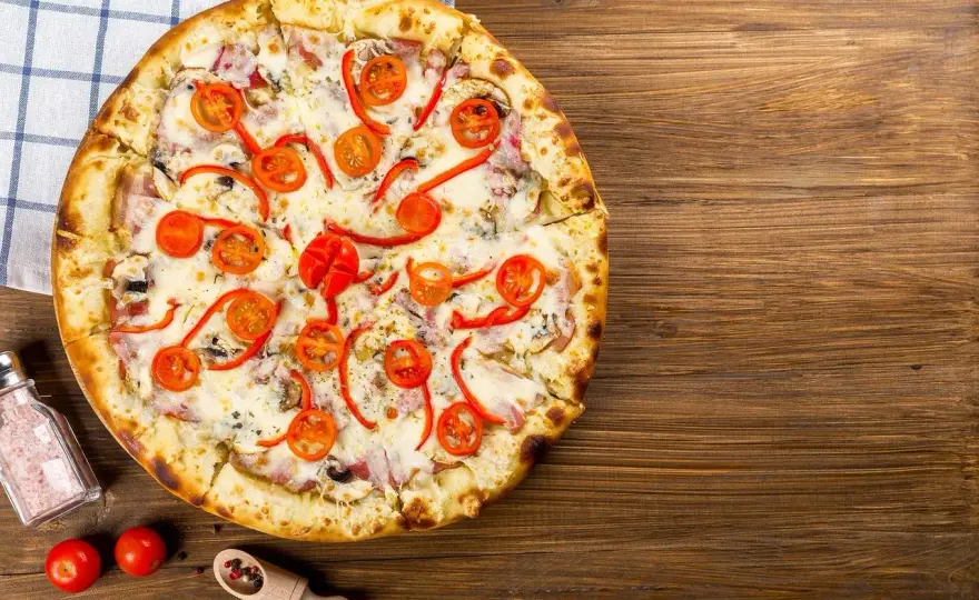 Pizza Hut - Kalorie: Jak zamawiać mądrze i bez wyrzutów?