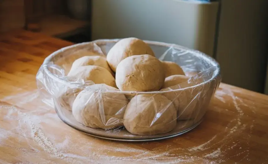 Jak rozmrozić ciasto na pizzę, aby zachować jego idealną jakość