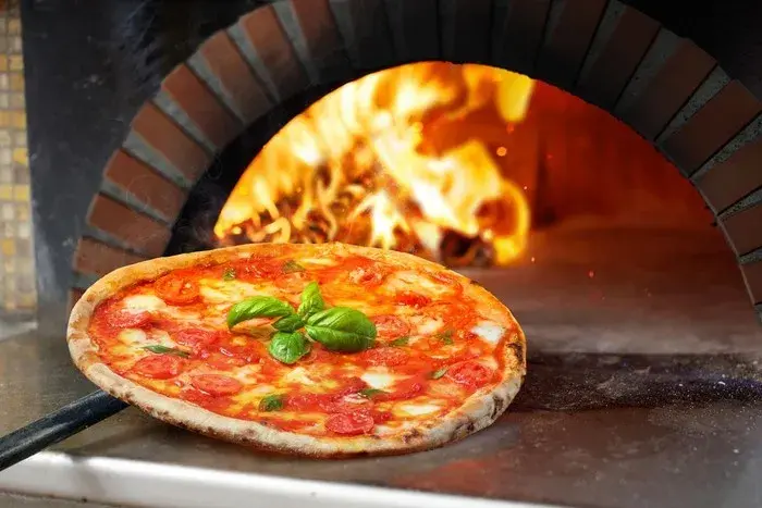 Ile kcal ma pizza capriciosa? Zaskakujące fakty o kaloriach