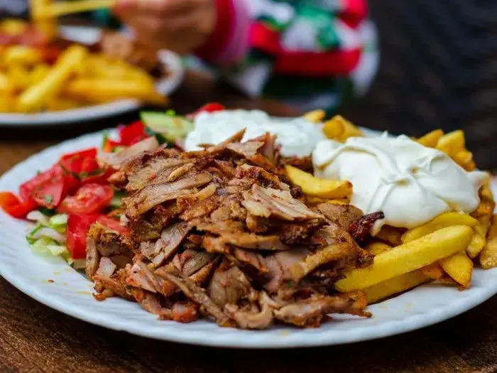 Ile kcal ma duży kebab? Zaskakujące fakty o kaloriach w kebabie