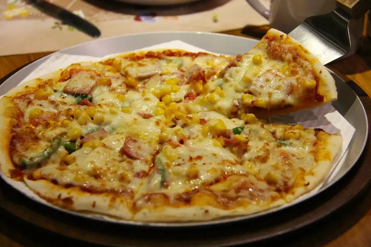 Zdjęcie Pizza hawajska z czym jest - poznaj składniki i smak tej pizzy