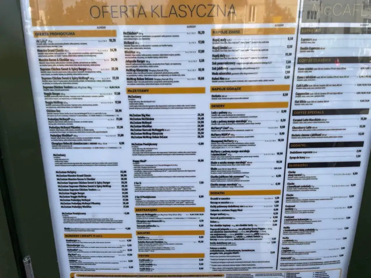 Menu McDonald's z ofertą promocyjną i klasyczną. Znajdziesz tu cennik burgerów, McWrapów, deserów i napojów.